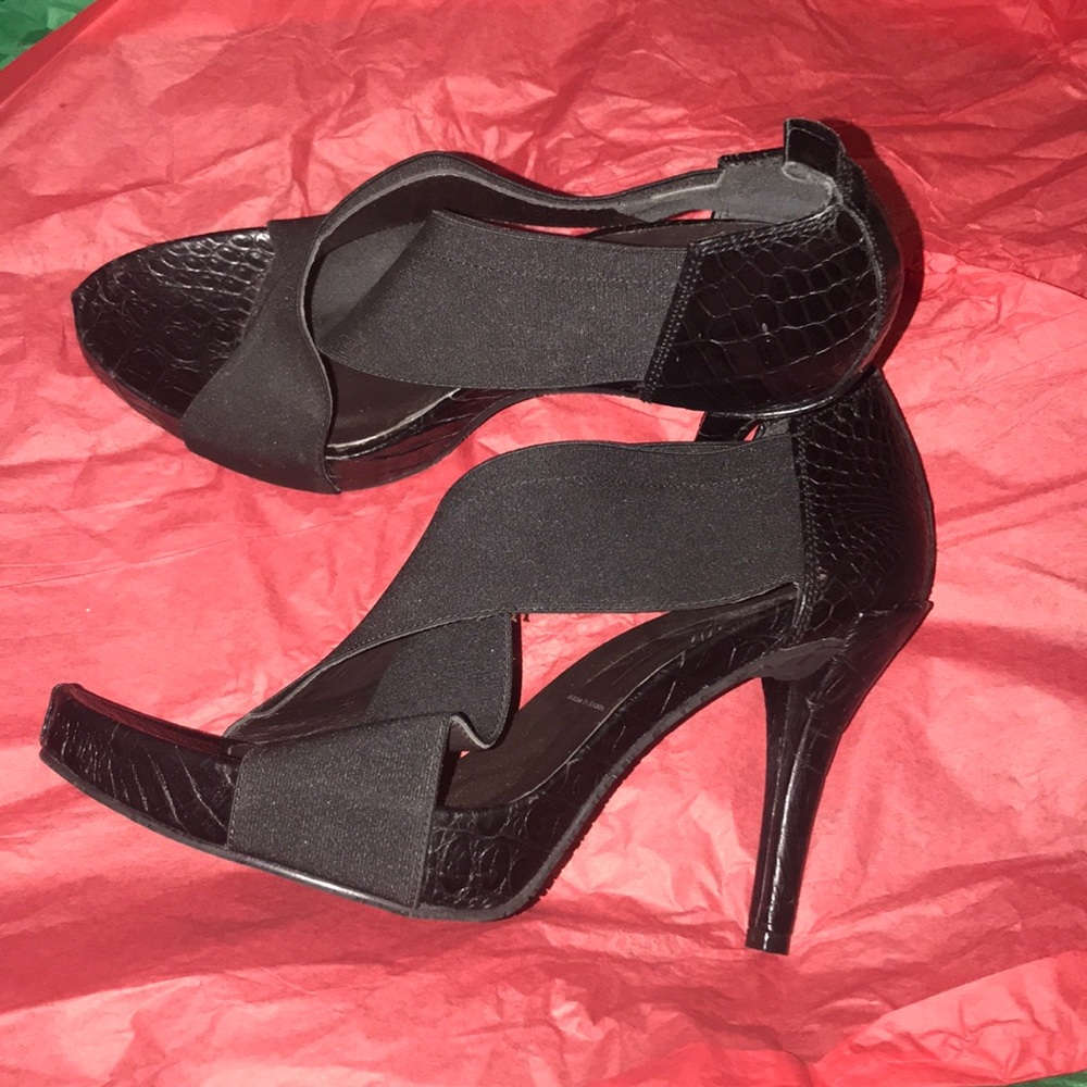 WEEKEND SALE ‼️ ⭐️Donald J Pliner heels ⭐️